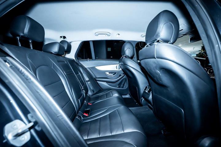 Grå Mercedes C220 d fra 2016