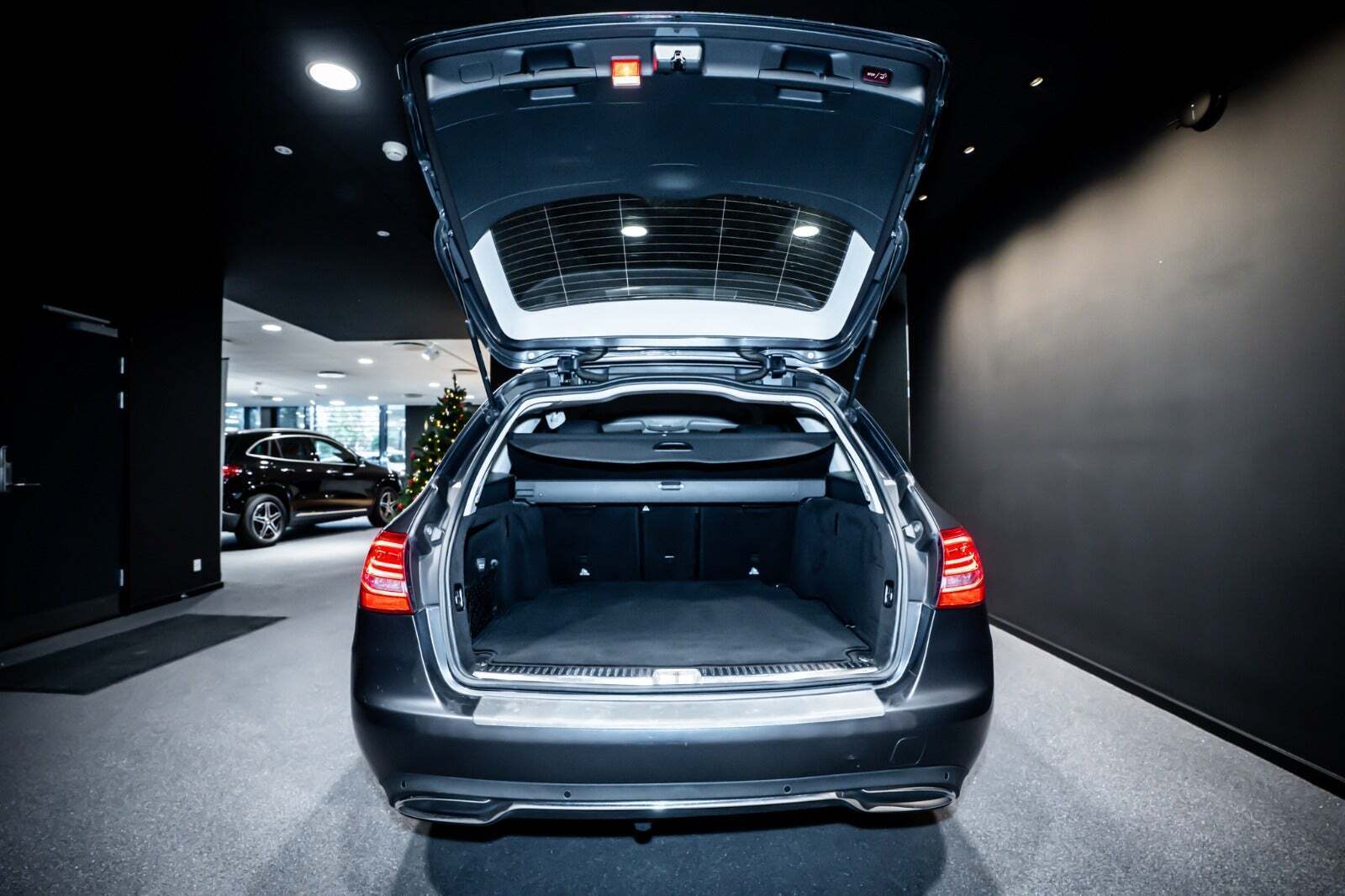 Grå Mercedes C220 d fra 2016