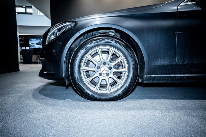 Grå Mercedes C220 d fra 2016