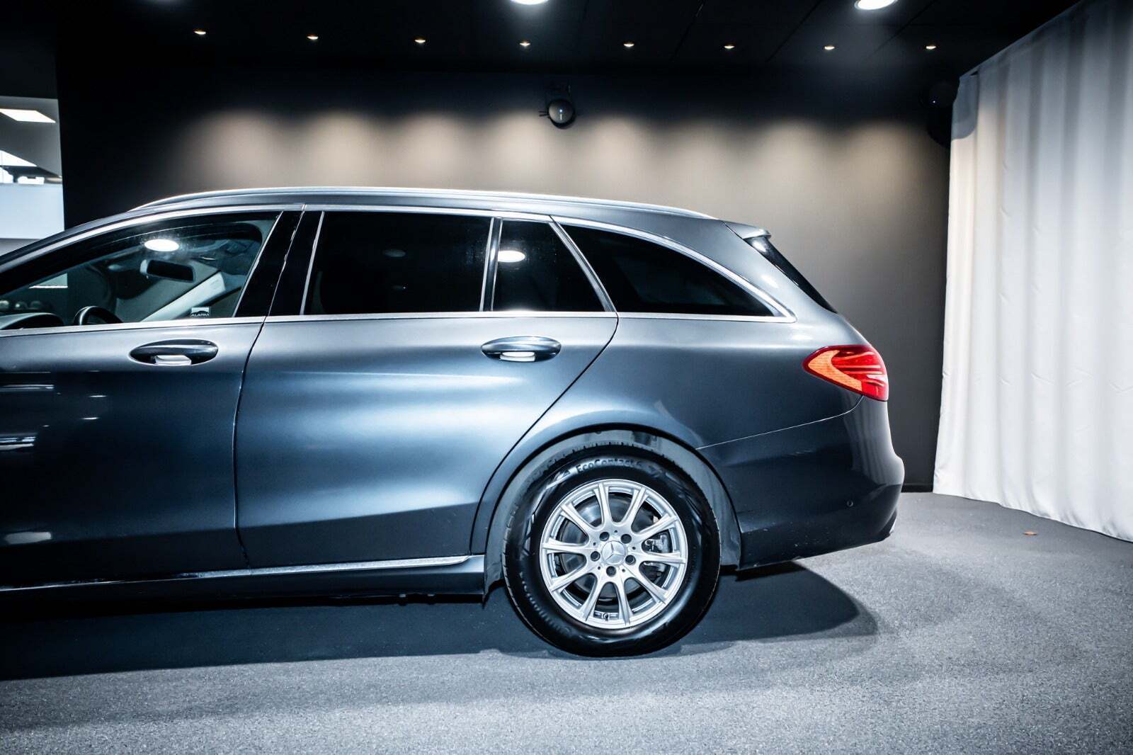 Grå Mercedes C220 d fra 2016