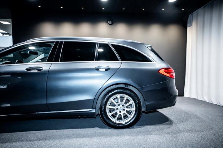 Grå Mercedes C220 d fra 2016