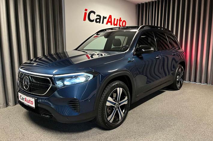 Blå Mercedes EQB250 fra 2023 set udefra