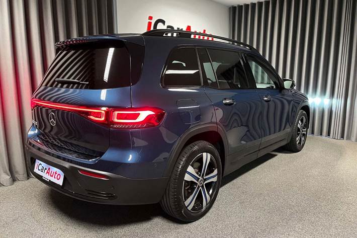 Blå Mercedes EQB250 fra 2023
