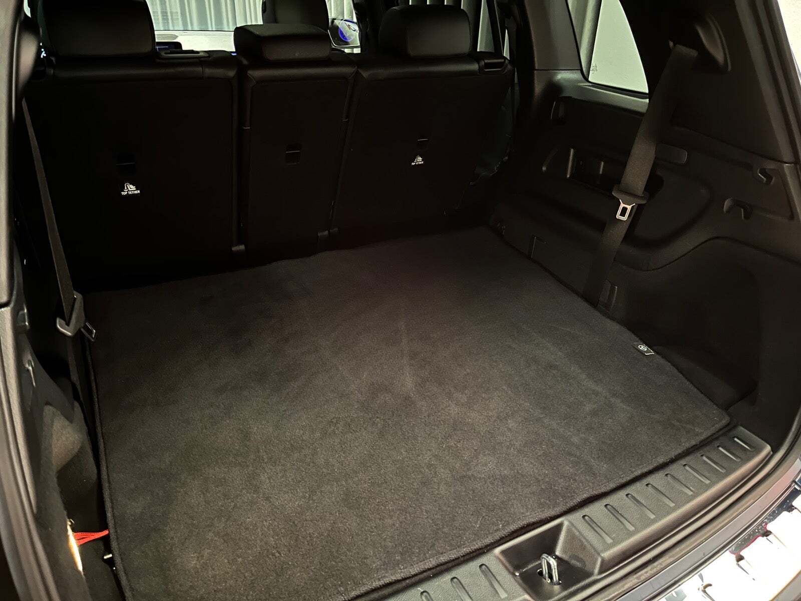 Blå Mercedes EQB250 fra 2023