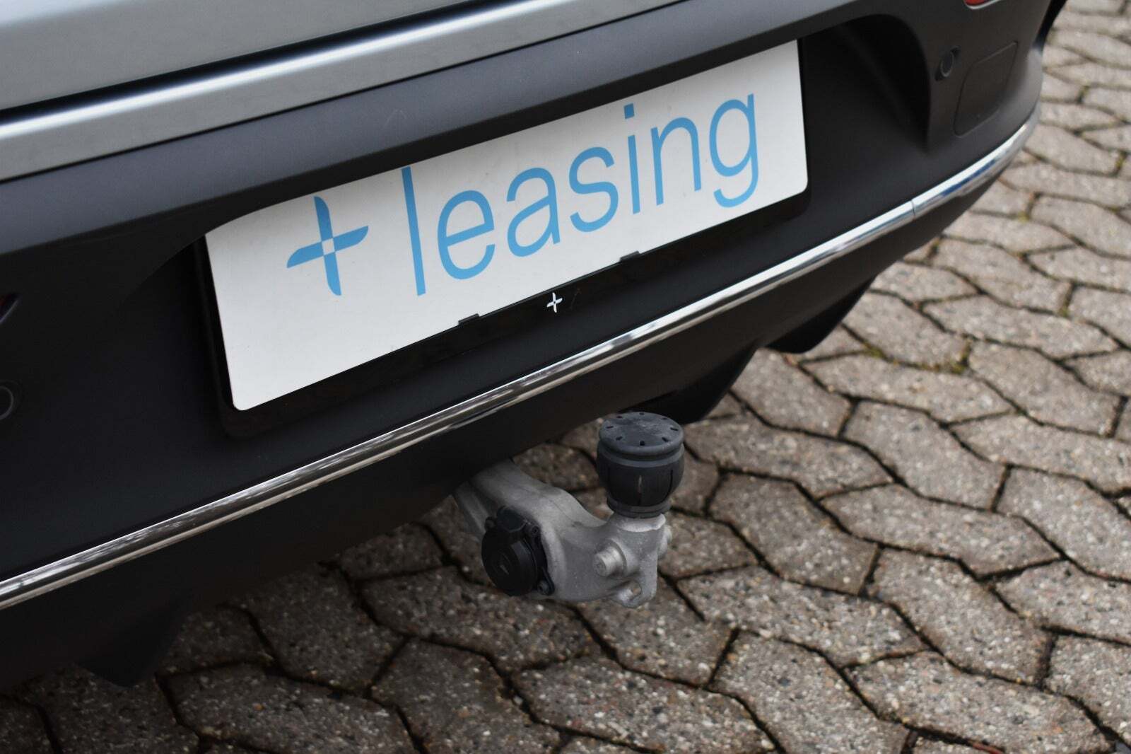 Sølv Mercedes EQC400 fra 2021