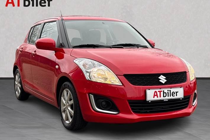 Rød Suzuki Swift fra 2014