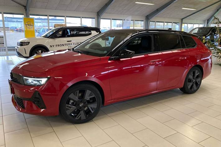 Rød Opel Astra-e fra 2024