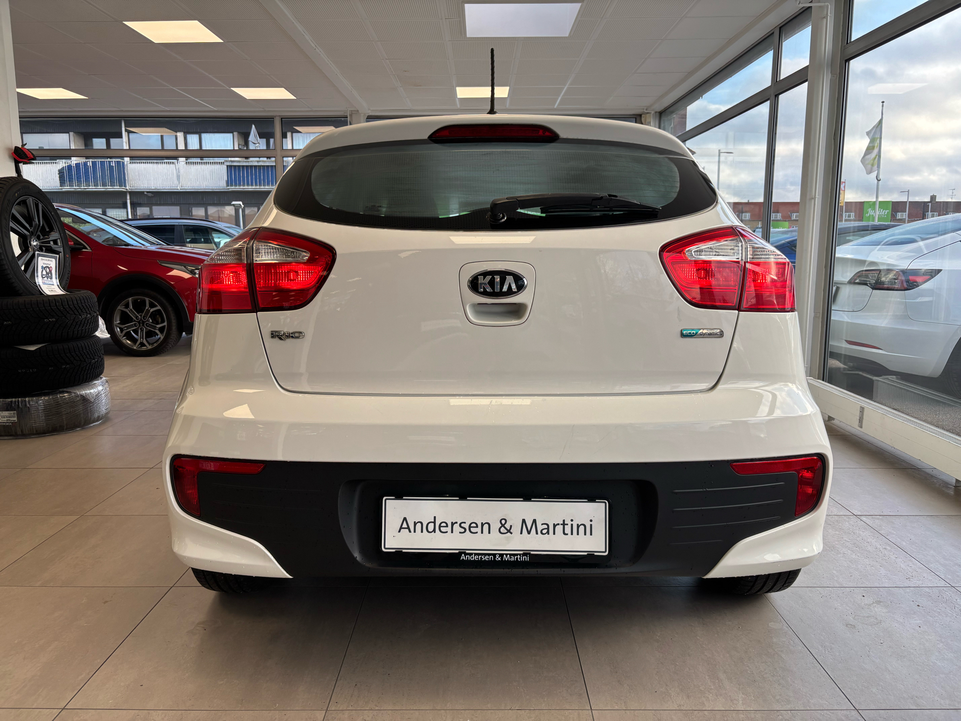 Hvid Kia Rio fra 2016