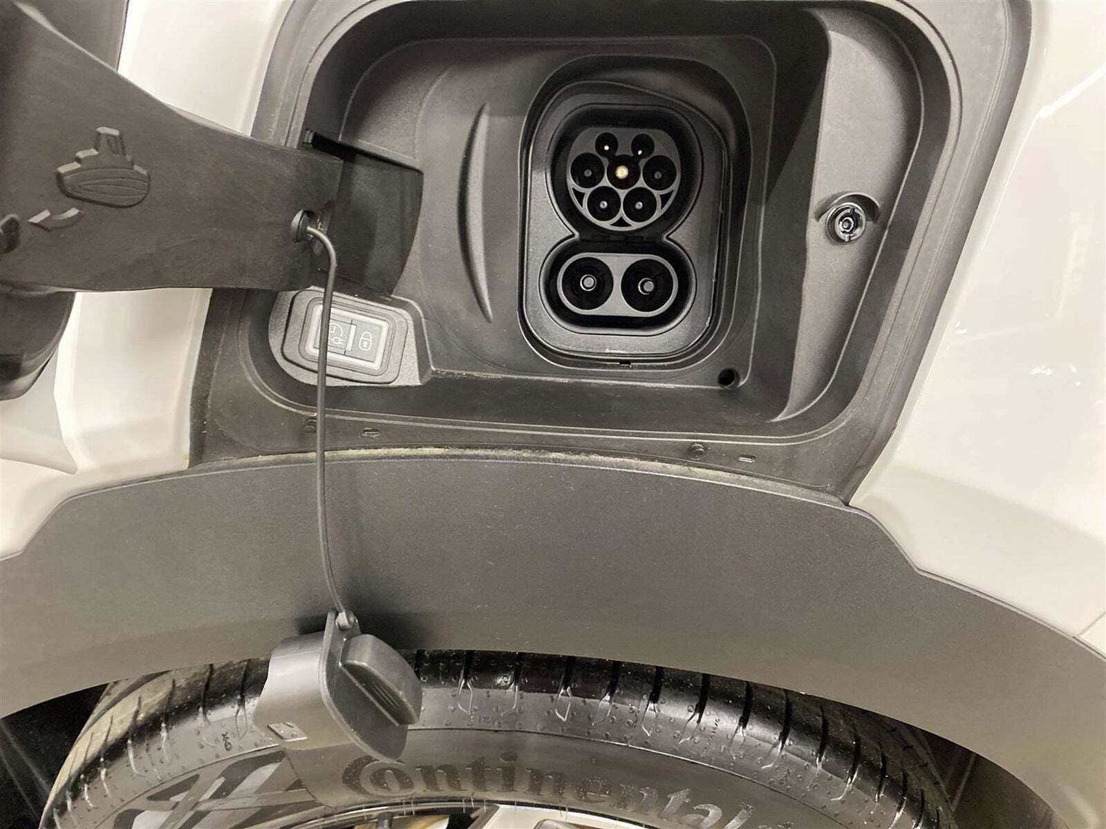 Hvid Opel Mokka-e fra 2023