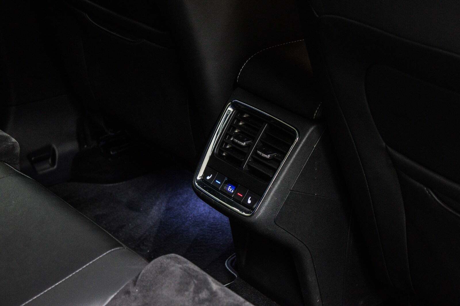 Hvid Skoda Enyaq fra 2022