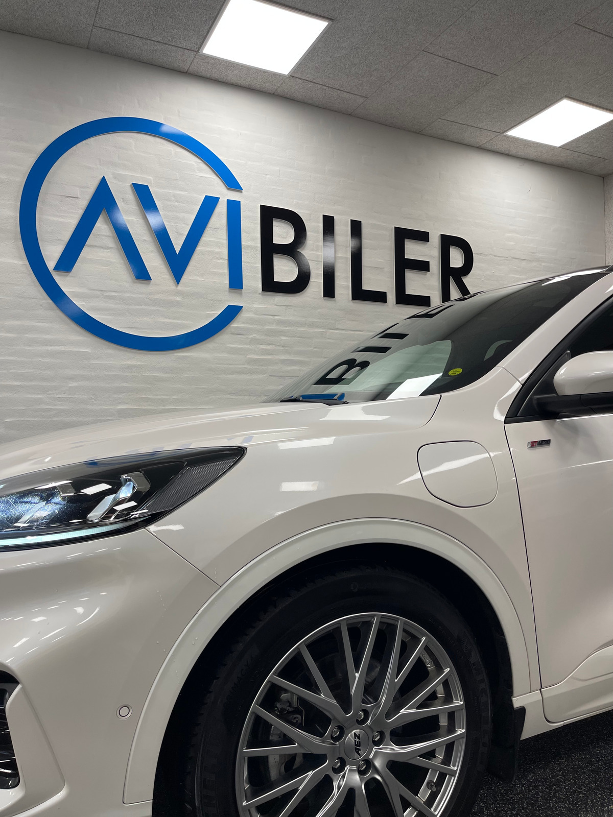 Hvid Ford Kuga fra 2020