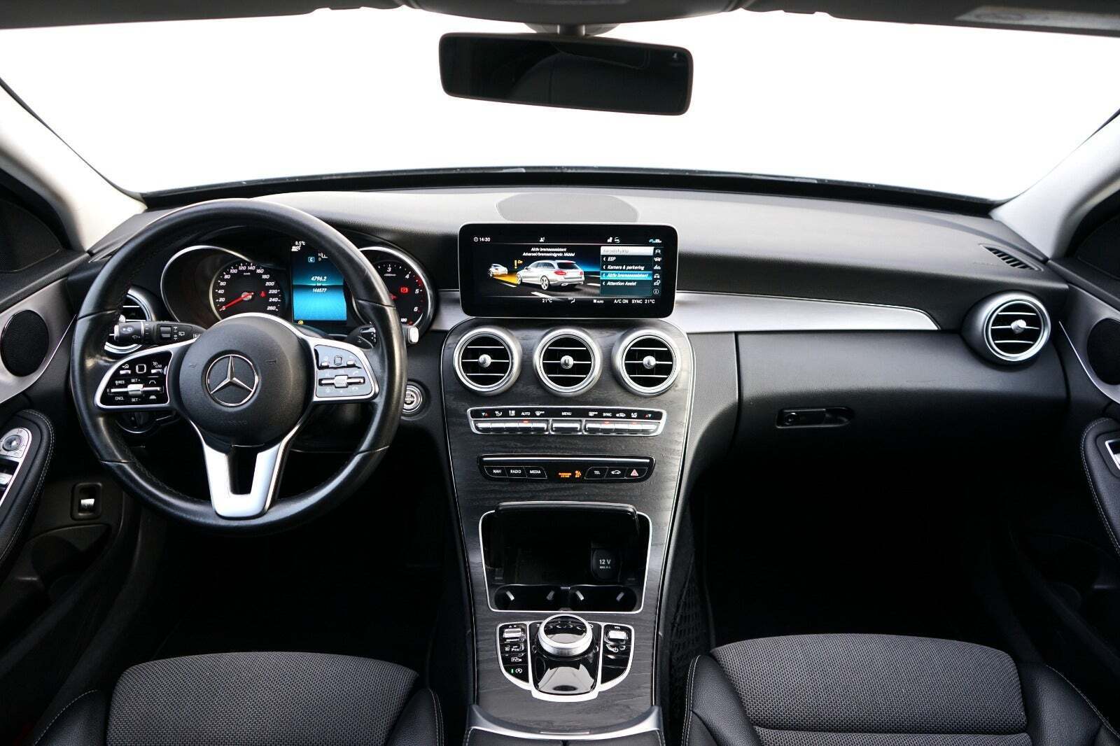 Grå Mercedes C220 d fra 2018