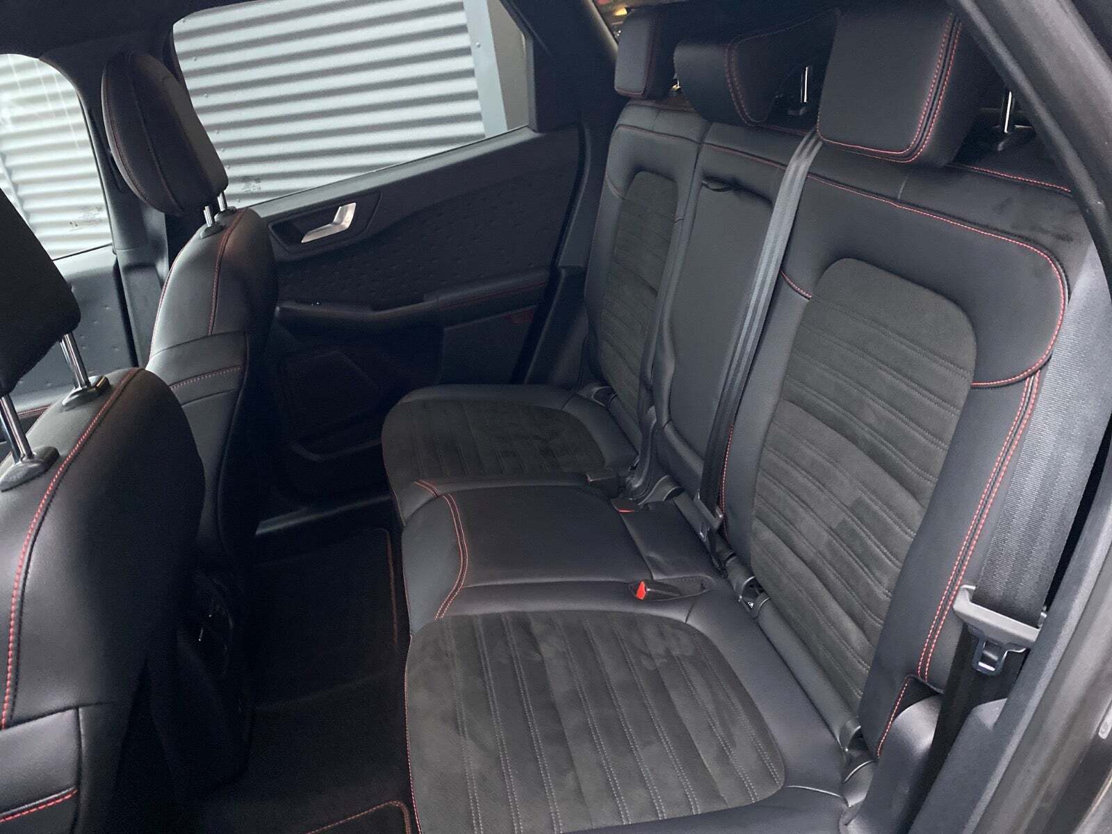 Grå Ford Kuga fra 2020