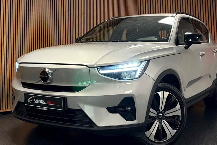 Sølv Volvo XC40 fra 2023