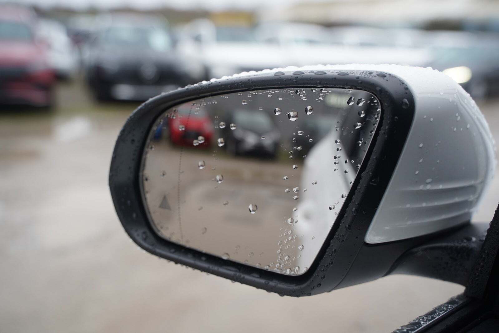 Hvid Mercedes EQB250+ fra 2023