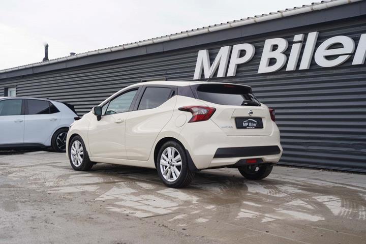 Beige Nissan Micra fra 2020