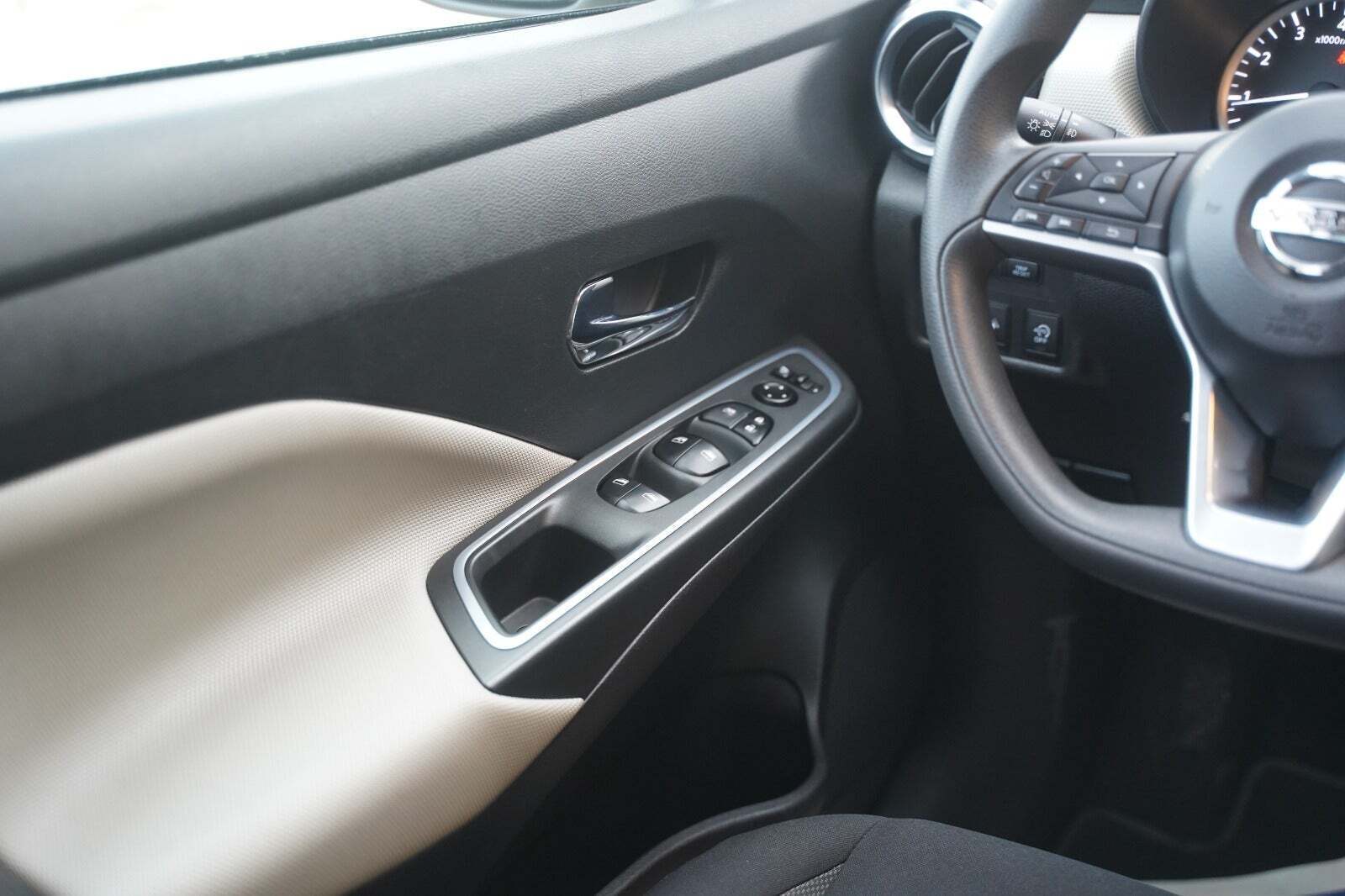 Beige Nissan Micra fra 2020