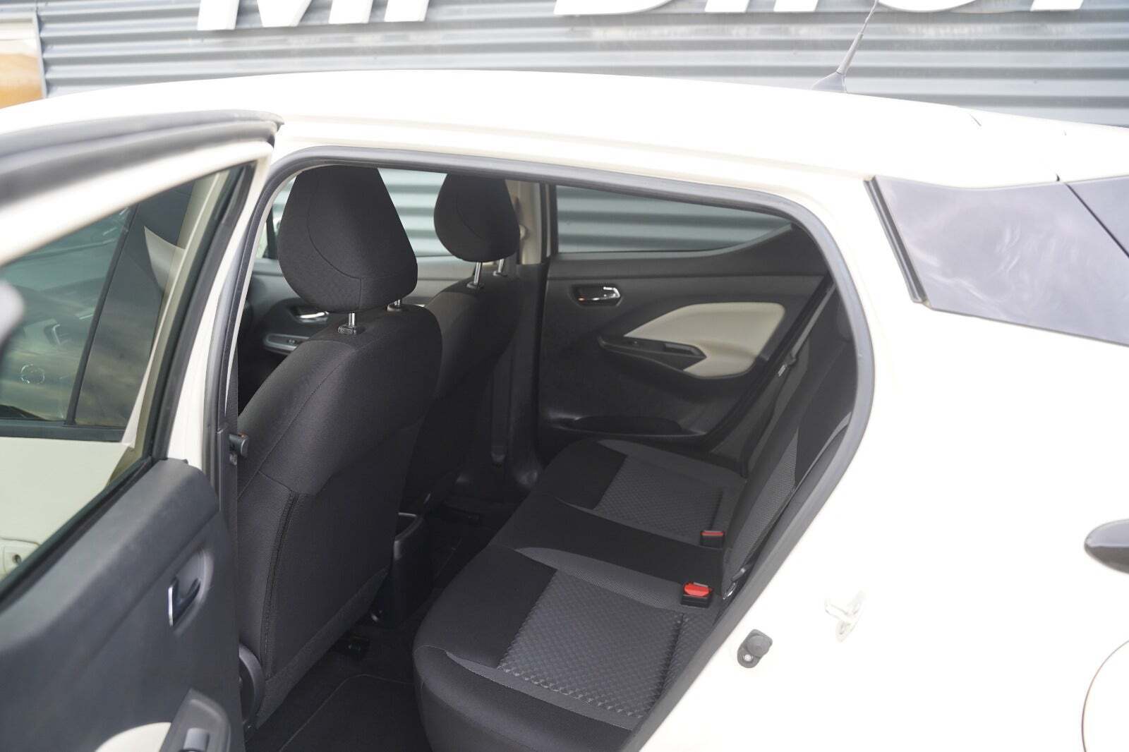 Beige Nissan Micra fra 2020