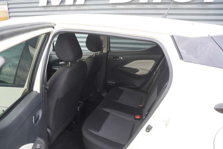 Beige Nissan Micra fra 2020