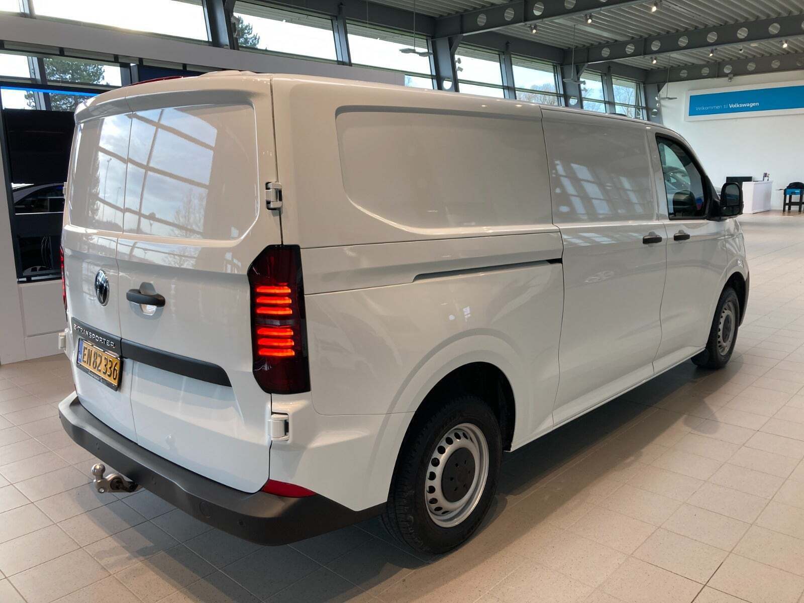 Hvid VW e-Transporter fra 2025