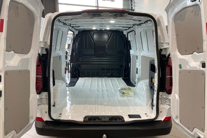 Hvid VW e-Transporter fra 2025