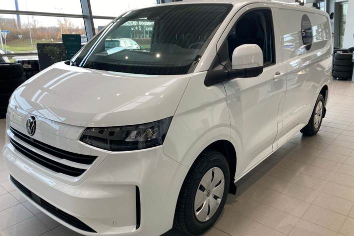 Hvid VW e-Transporter fra 2025 set udefra