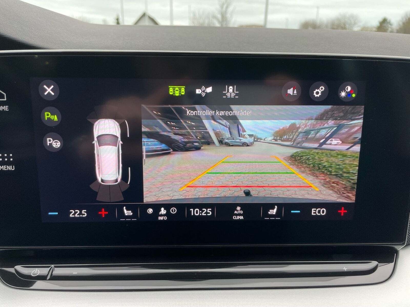 Grå Skoda Octavia fra 2021