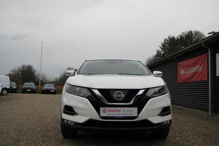 Hvid Nissan Qashqai fra 2017