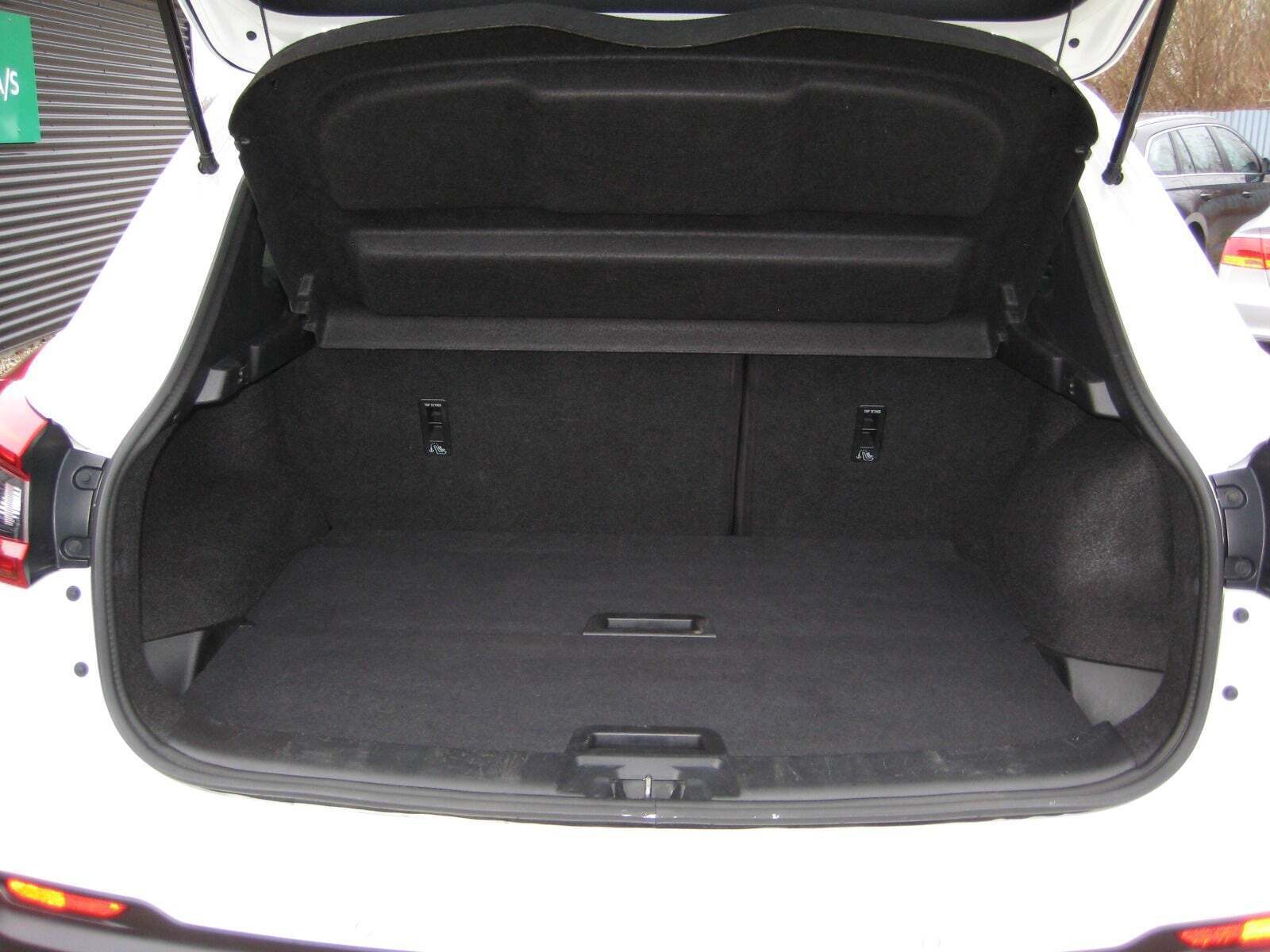 Hvid Nissan Qashqai fra 2017