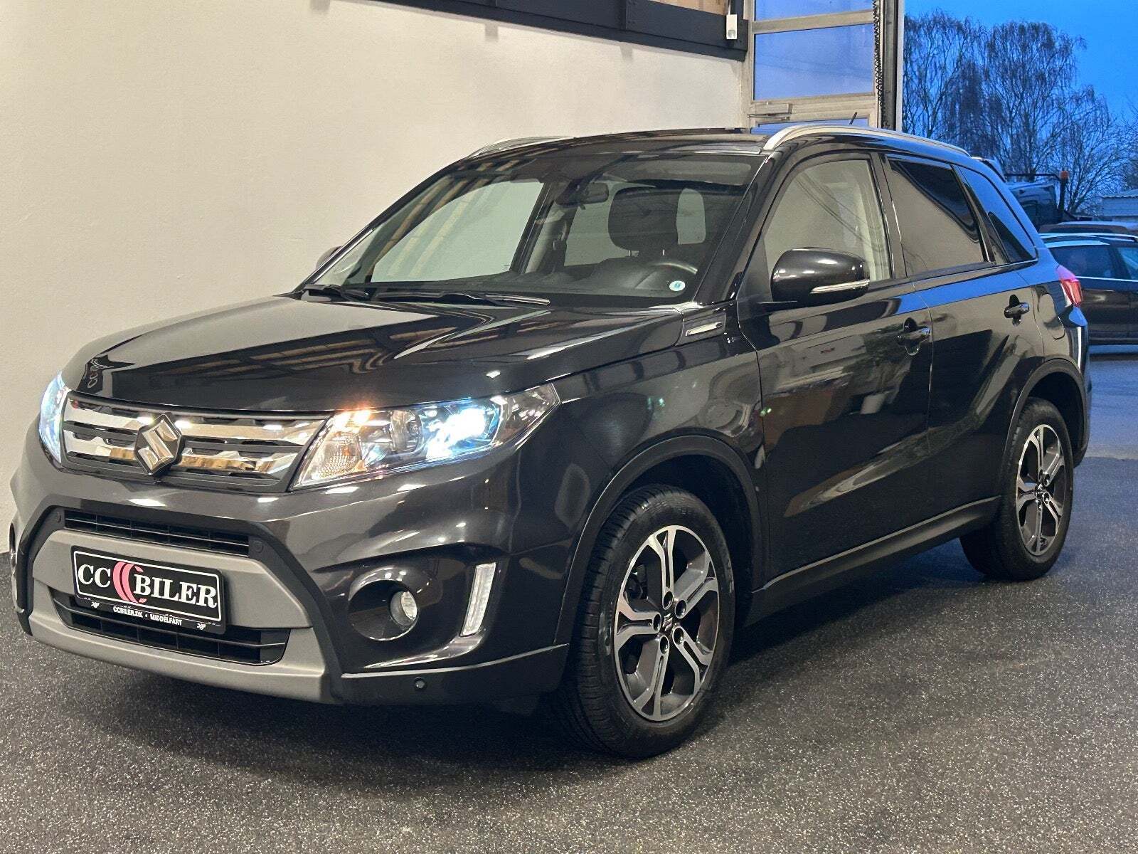 Sort Suzuki Vitara fra 2015