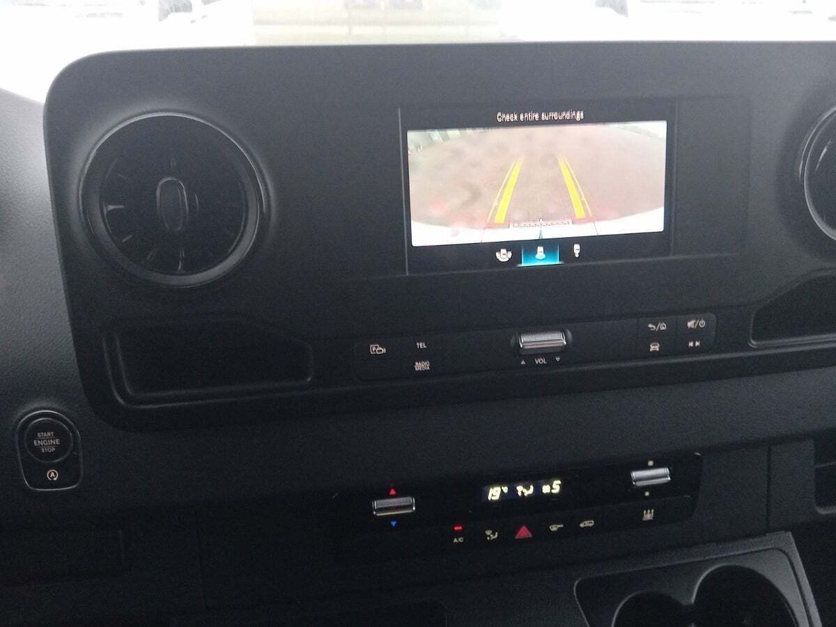 Hvid Mercedes Sprinter 317 fra 2024