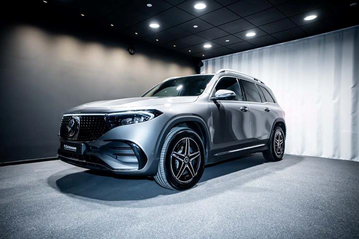 Grå Mercedes EQB250+ fra 2026