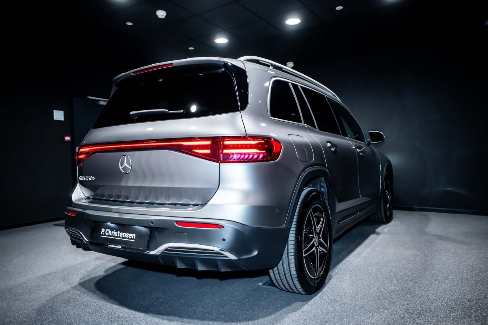 Grå Mercedes EQB250+ fra 2026