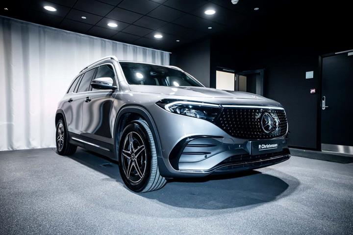 Grå Mercedes EQB250+ fra 2026