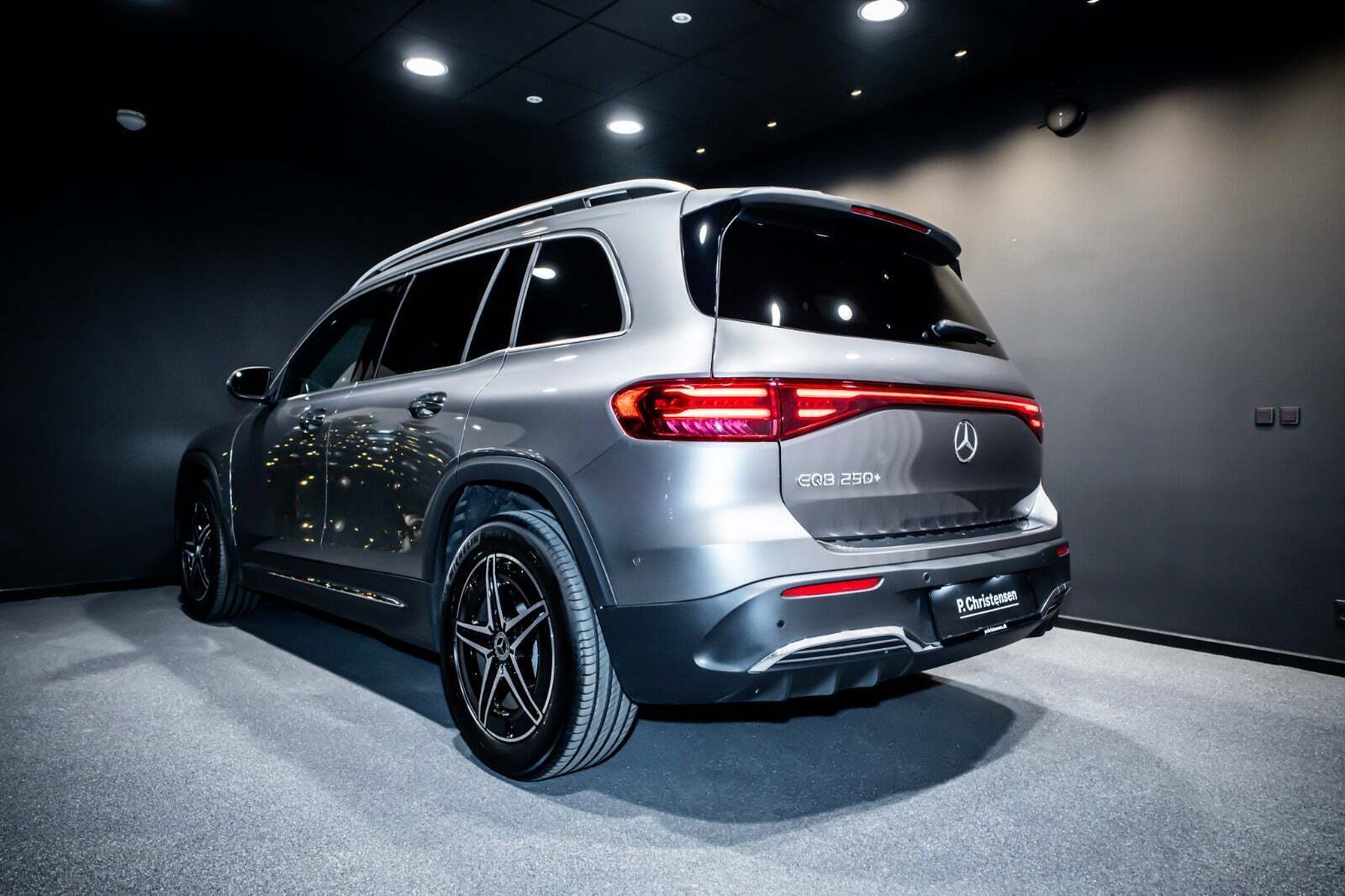 Grå Mercedes EQB250+ fra 2026