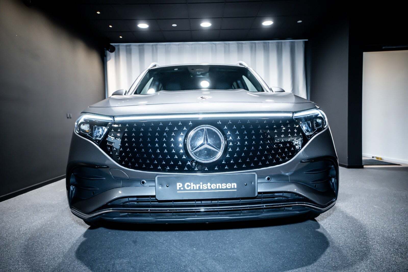 Grå Mercedes EQB250+ fra 2026