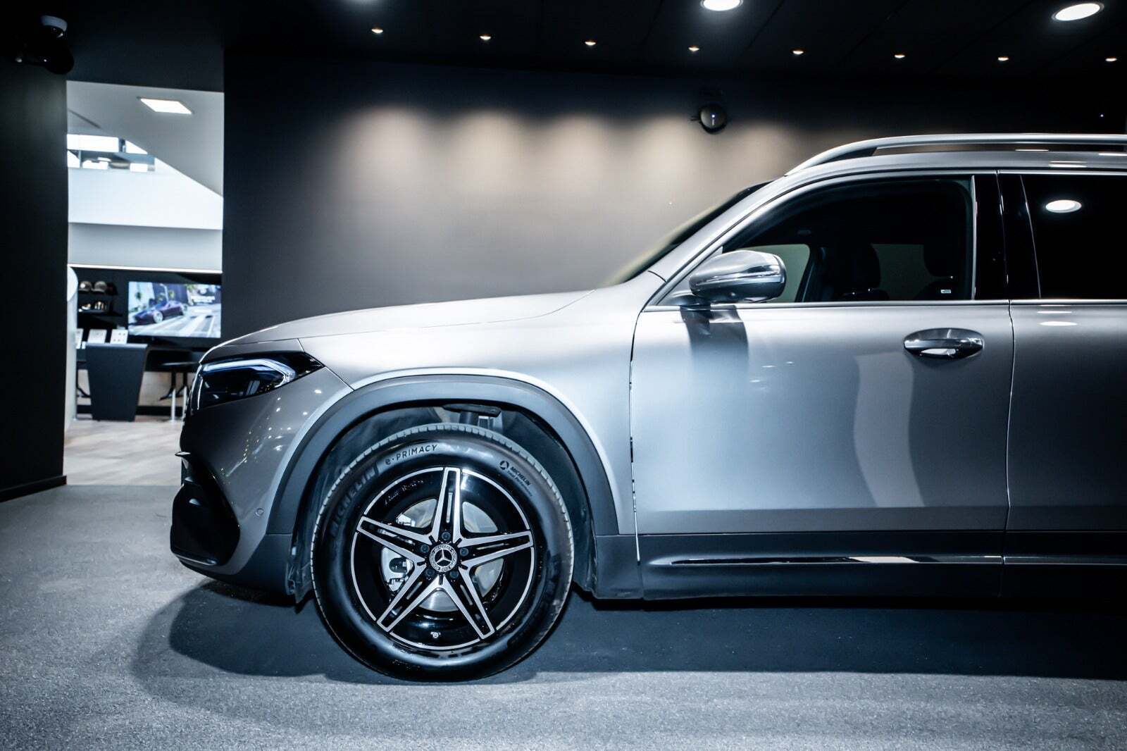 Grå Mercedes EQB250+ fra 2026