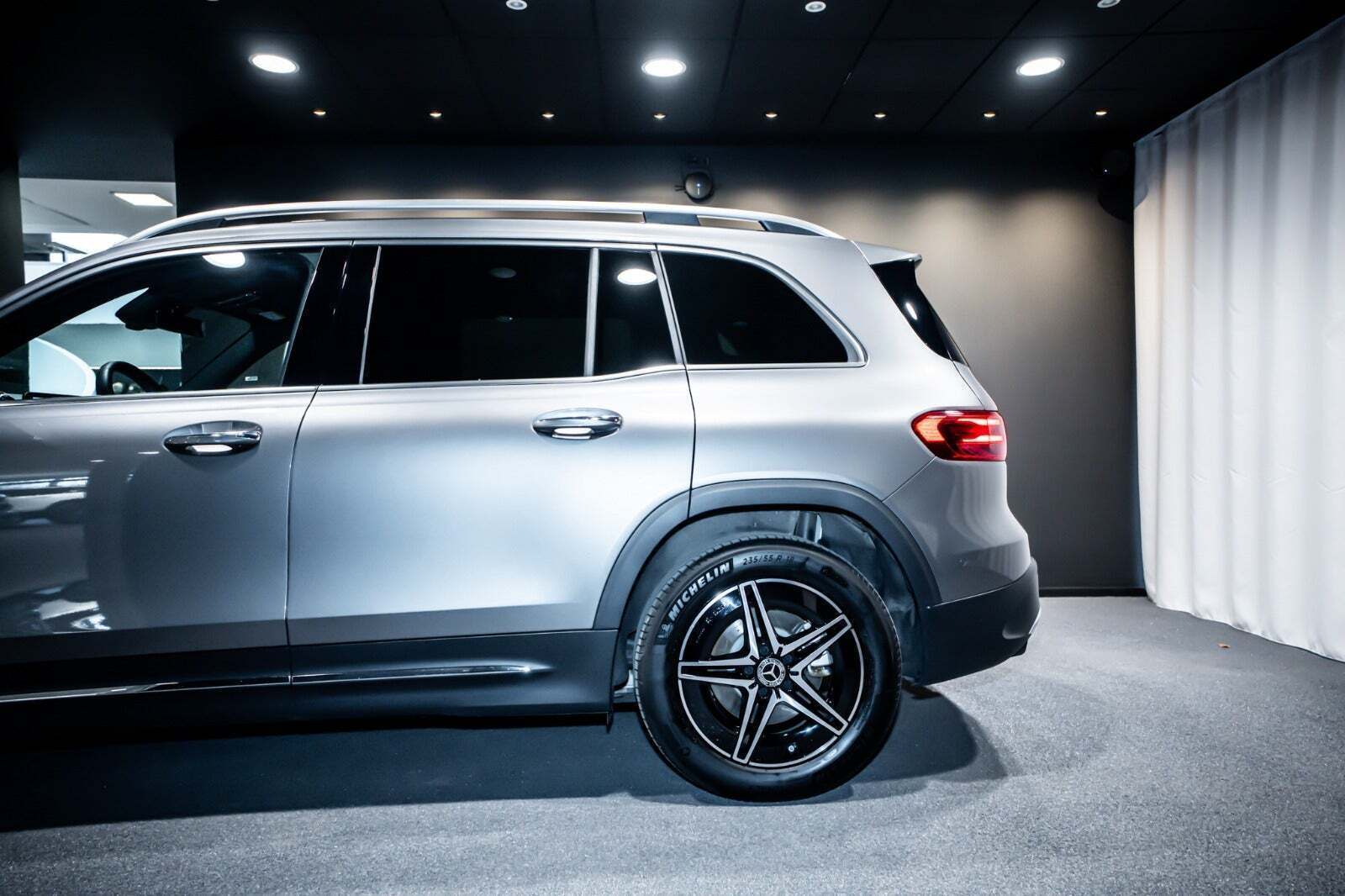 Grå Mercedes EQB250+ fra 2026