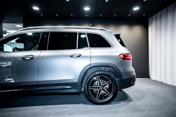 Grå Mercedes EQB250+ fra 2026
