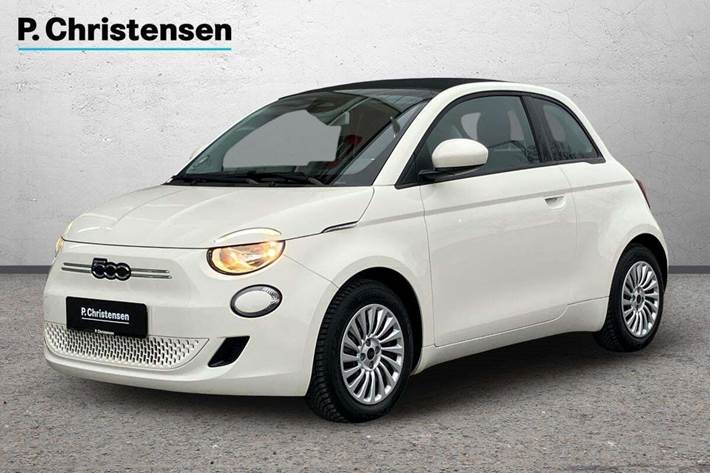 Hvid Fiat 500e fra 2023 set udefra