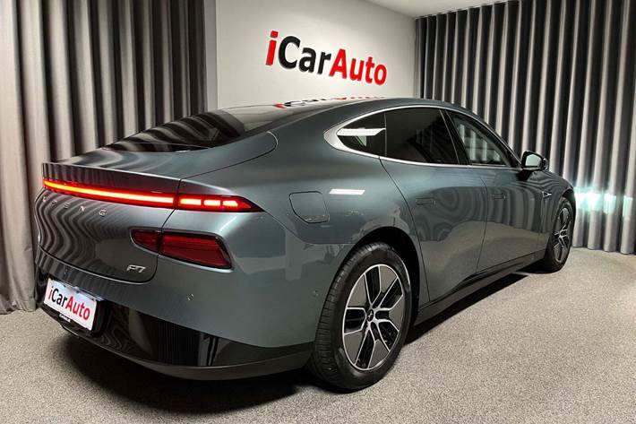 Grøn Xpeng P7 fra 2024