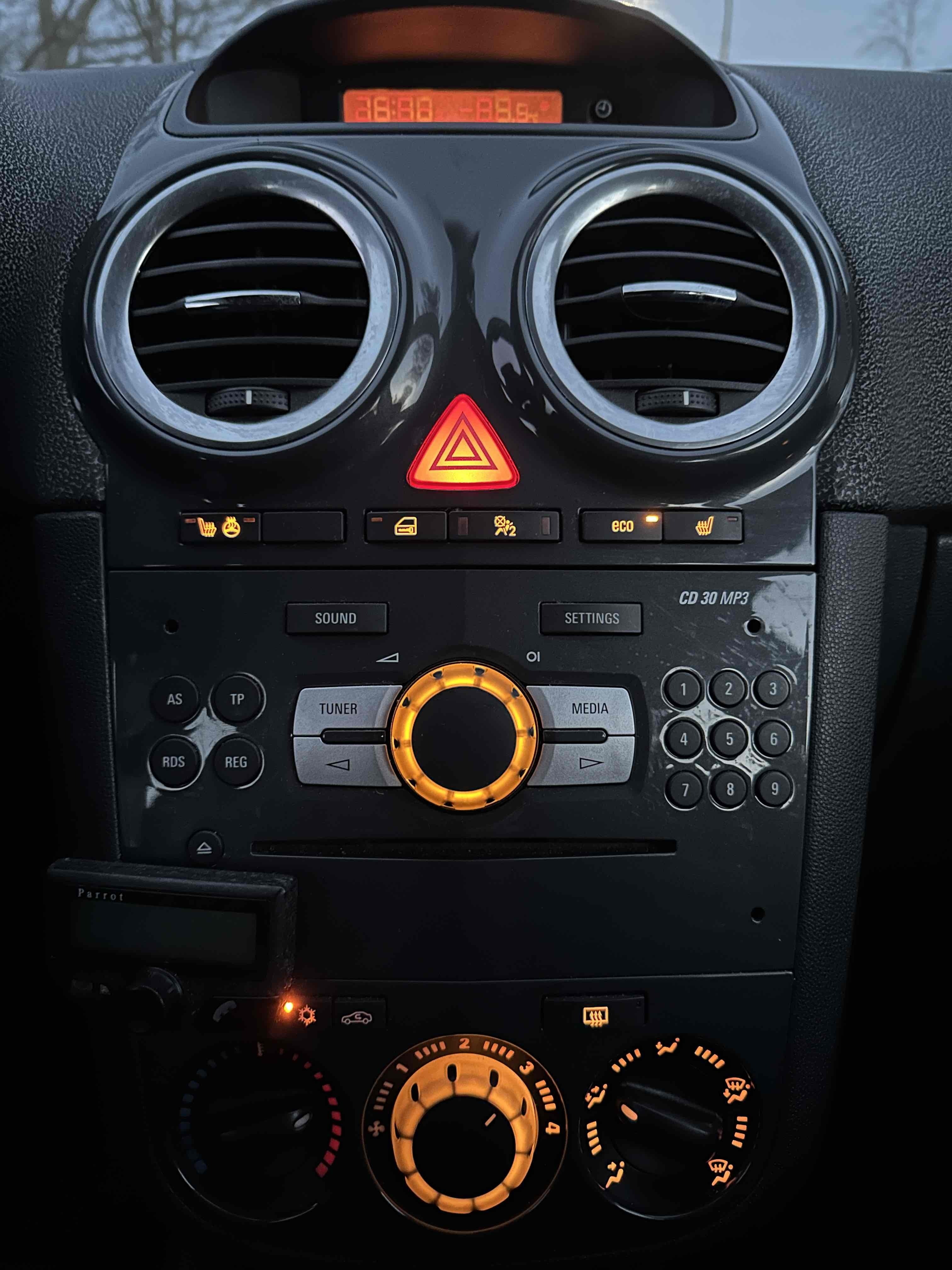 Grå Opel Corsa fra 2013