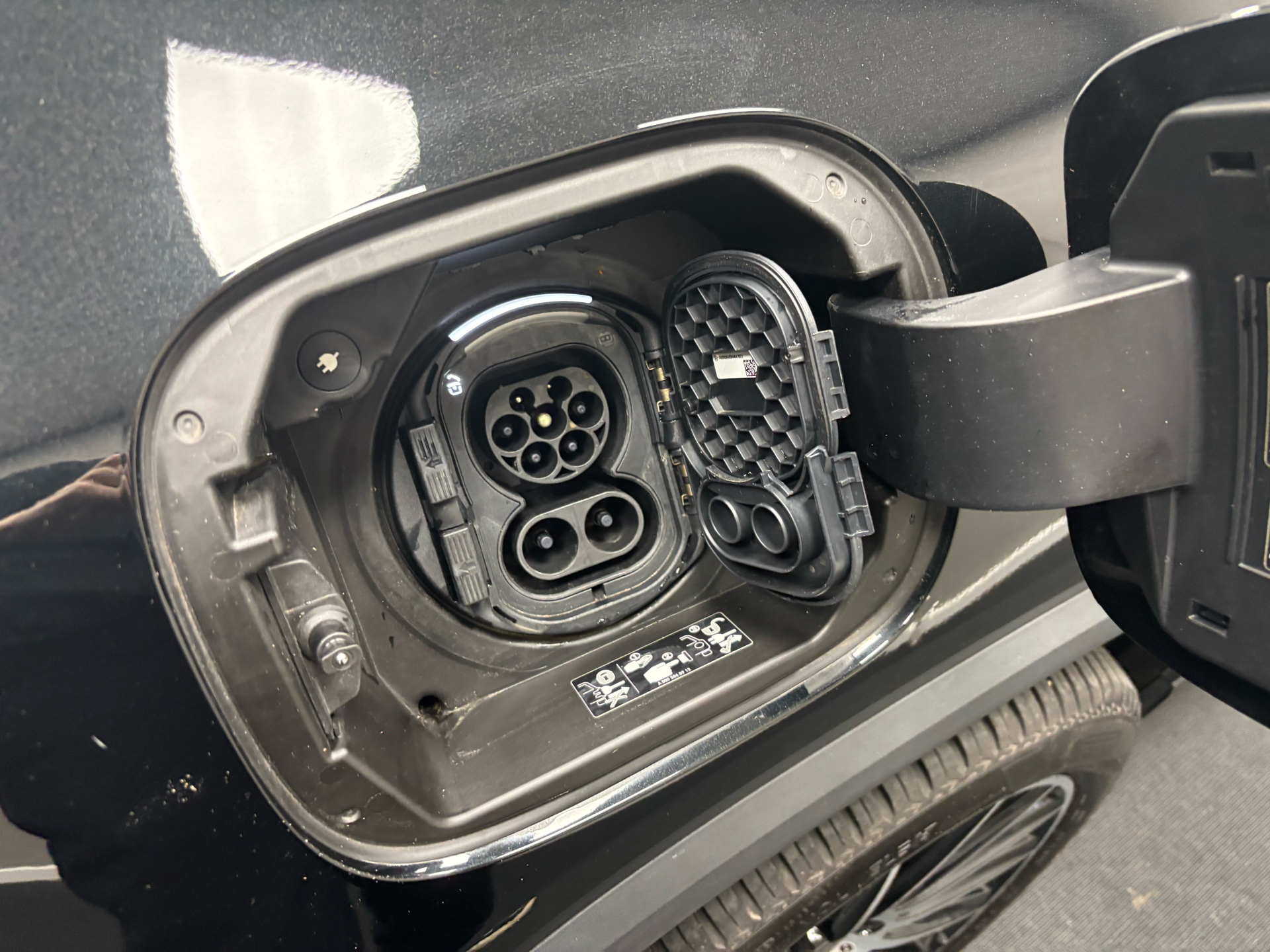 Sort Mercedes EQA 250 fra 2024