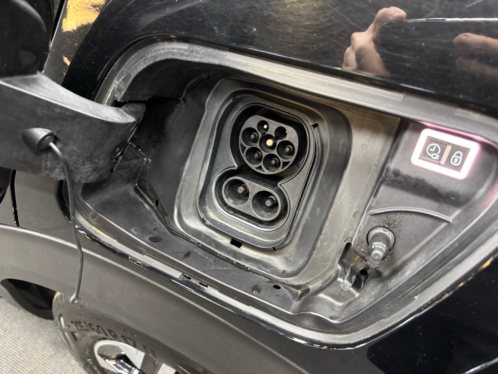 Sort Peugeot e-2008 fra 2024