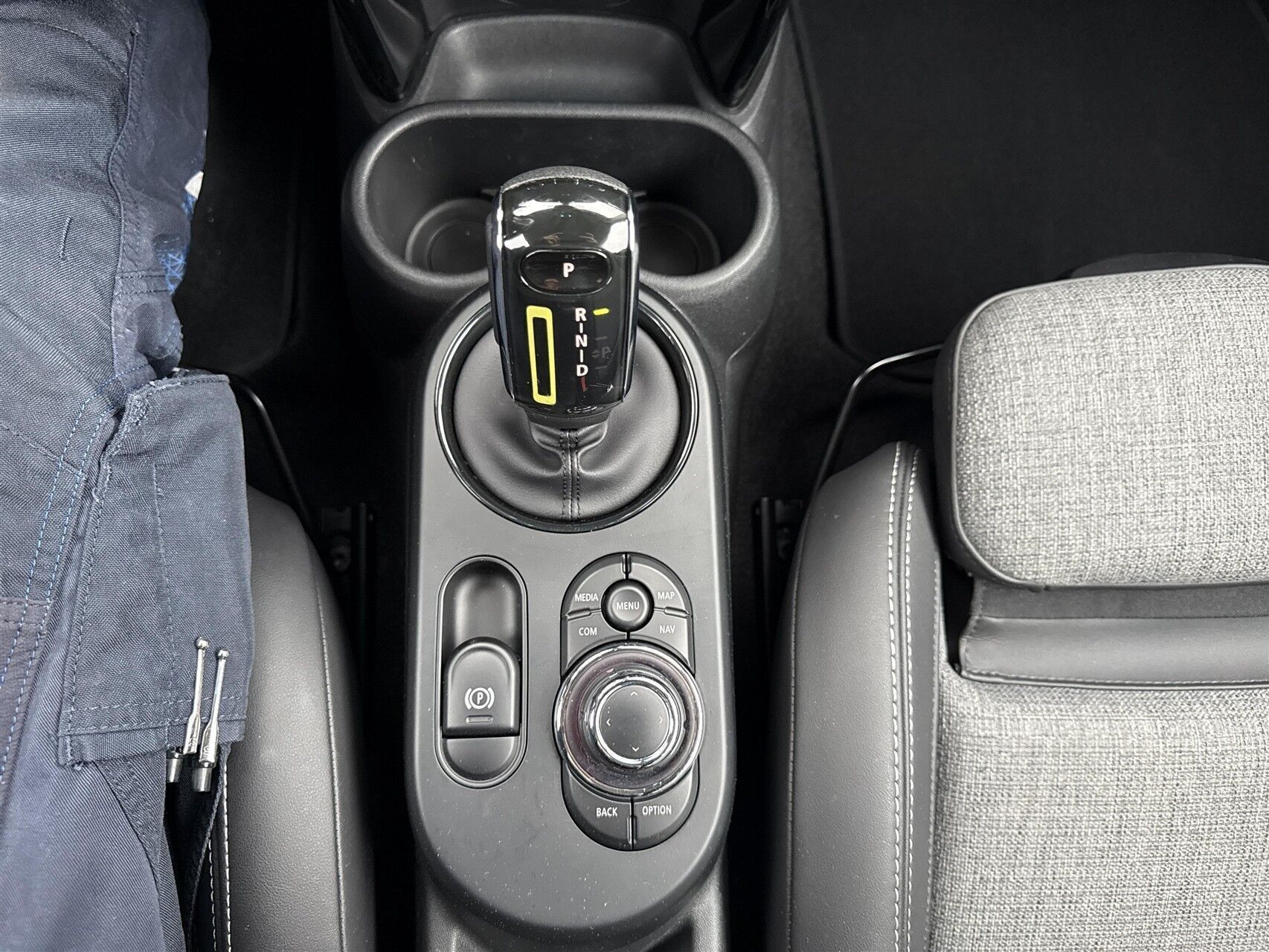 Rød Mini Cooper fra 2022