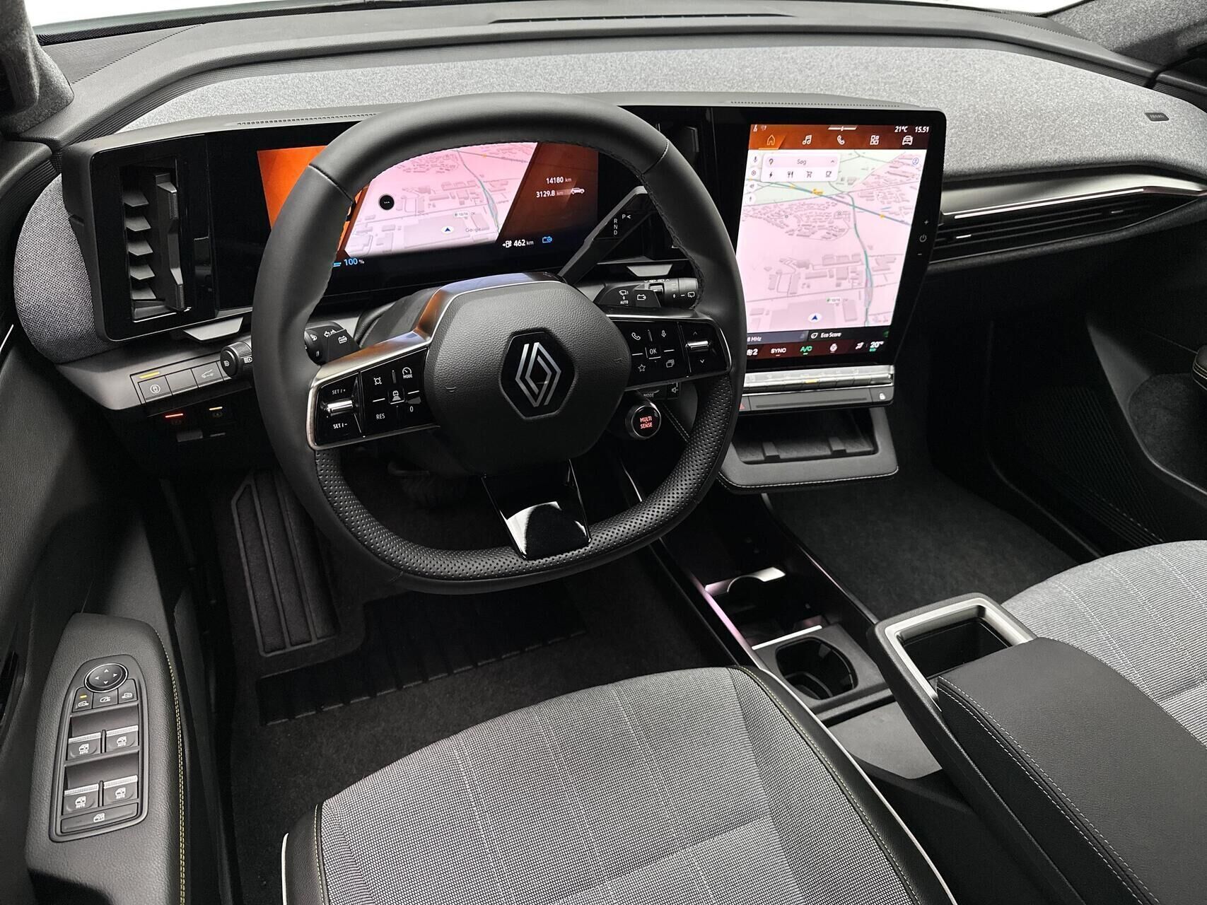 Hvid Renault Scénic fra 2025