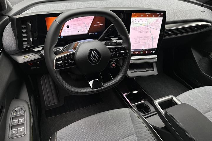 Hvid Renault Scénic fra 2025