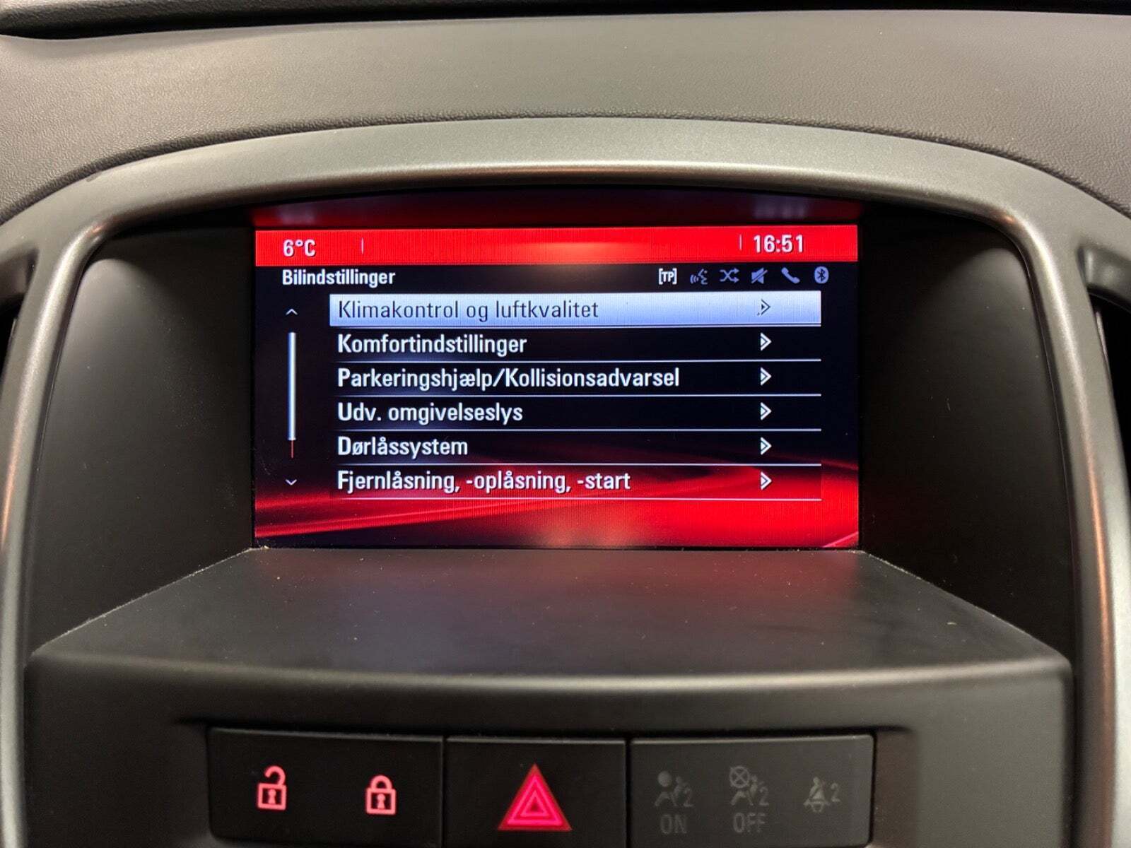 Blå Opel Astra fra 2015