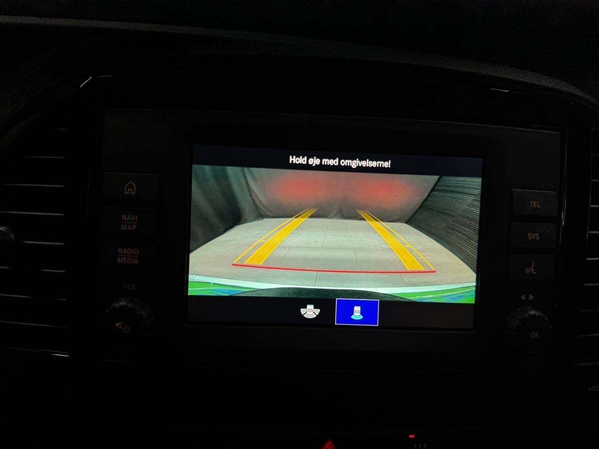 Hvid Mercedes eVito 129 fra 2024