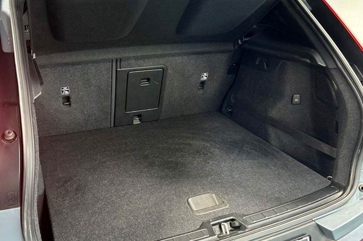 Blå Volvo XC40 fra 2021